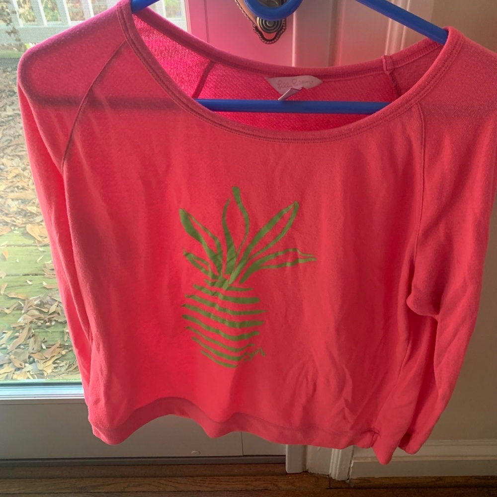 Fun and bright Lilly Pulitzer light weight sweatshirt